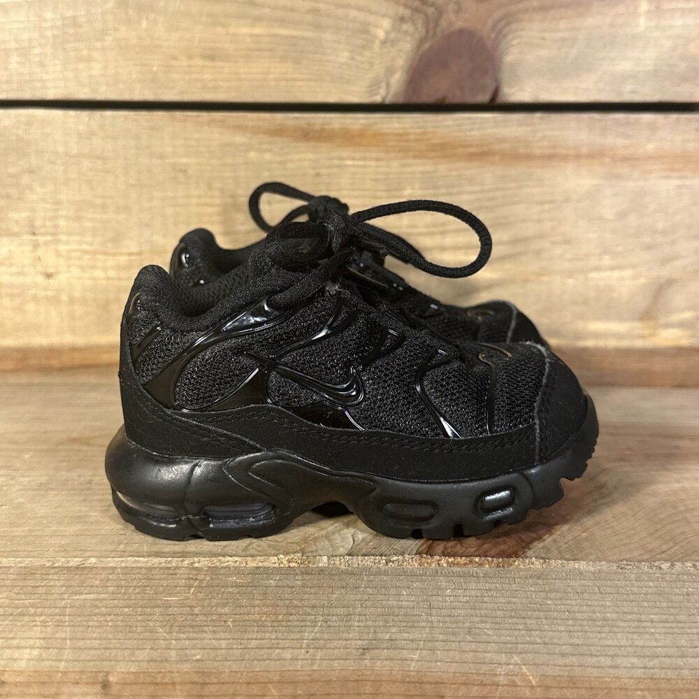 Kids Size 4C - Nike Air Max Plus TD Triple Black Low Top Sneakers DR7996-001